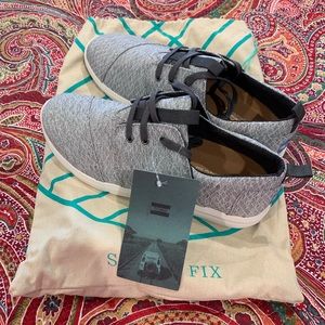 NWT Women’s Toms sneakers